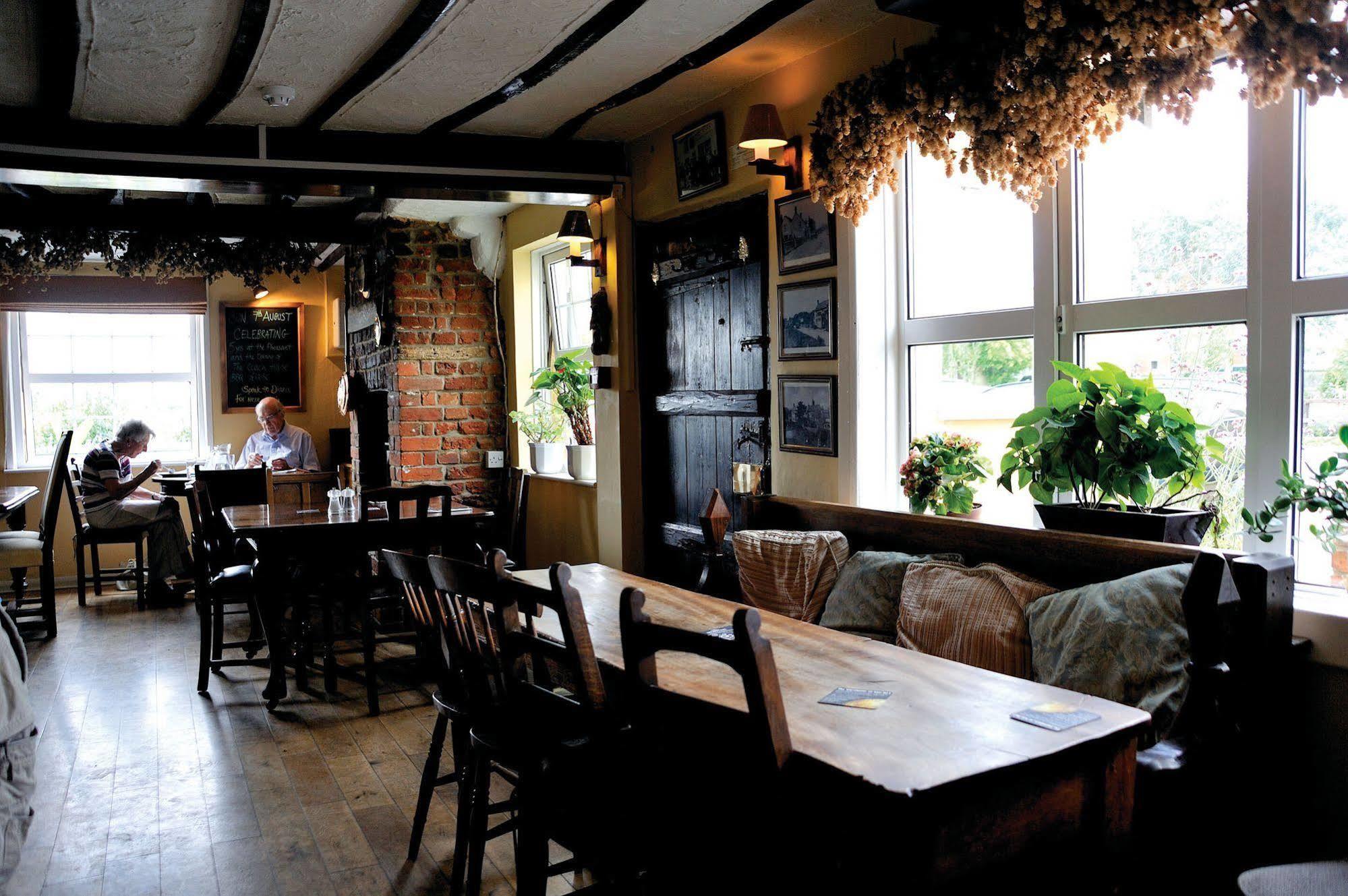 The Pheasant Public House & Hotel Gestingthorpe Eksteriør bilde